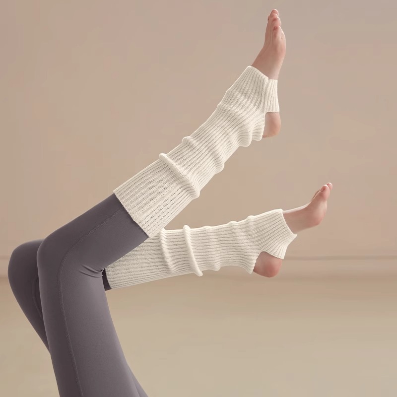 New Yoga Socks Non-Slip Grips  - مراجعة Boot Sock Slouchy وسعره
