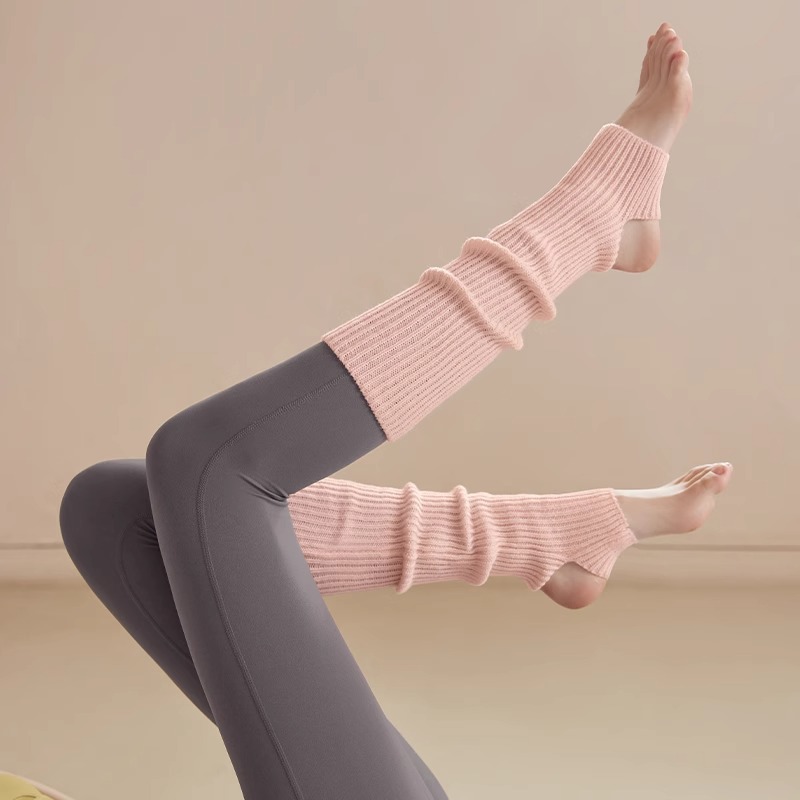 New Yoga Socks Non-Slip Grips  - مراجعة Boot Sock Slouchy وسعره
