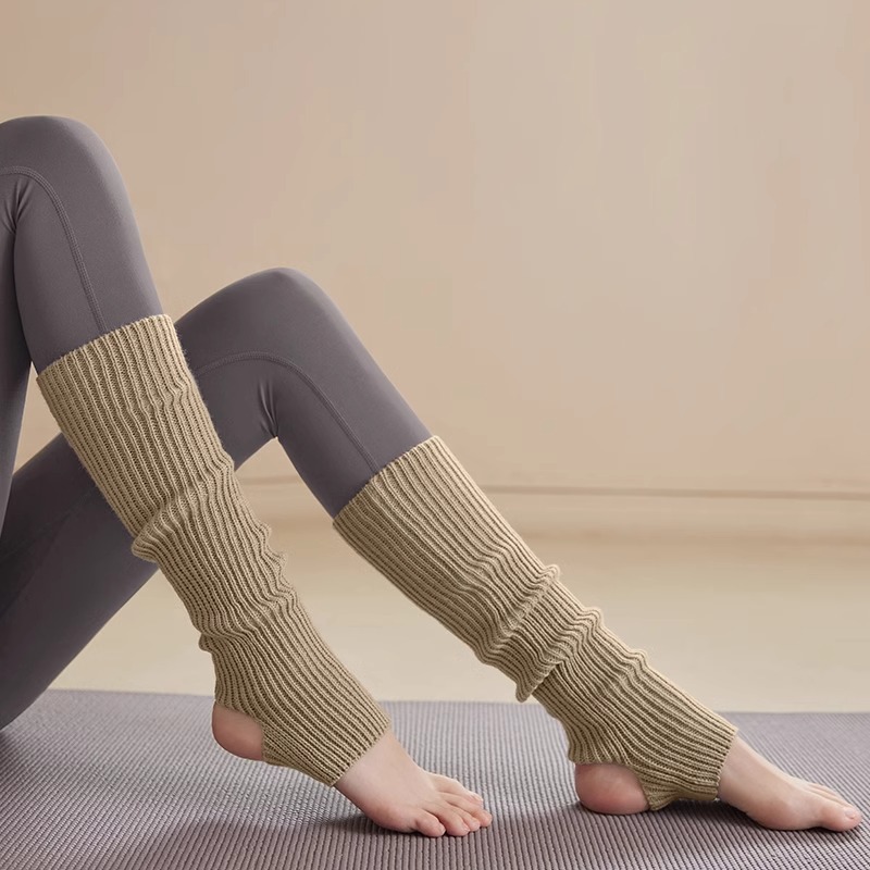 New Yoga Socks Non-Slip Grips  - مراجعة Boot Sock Slouchy وسعره
